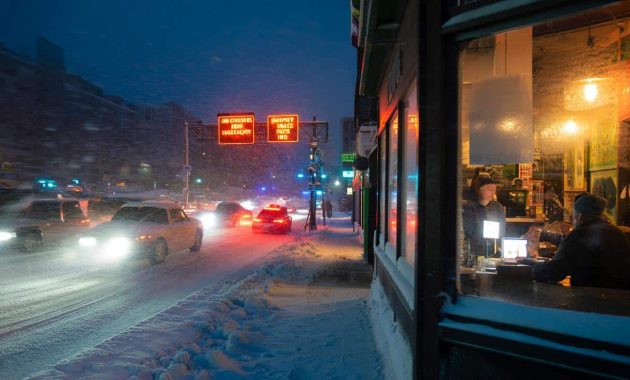 Heavy snow expected starting tonight as authorities warn drivers to stay home while businesses push for normal operations