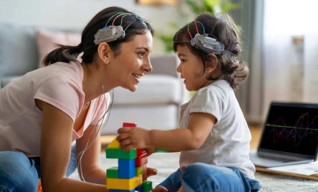 Mothers’ and children’s brains sync up during play – even in a foreign language