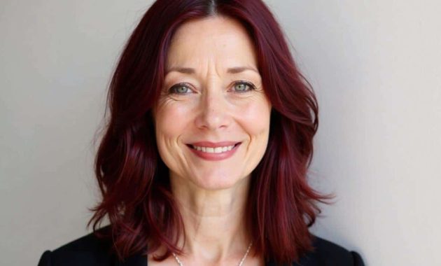 “Sophisticated and very flattering”: “Black Cherry” is the hair colour to go for after 50 this winter, according to a hairdresser
